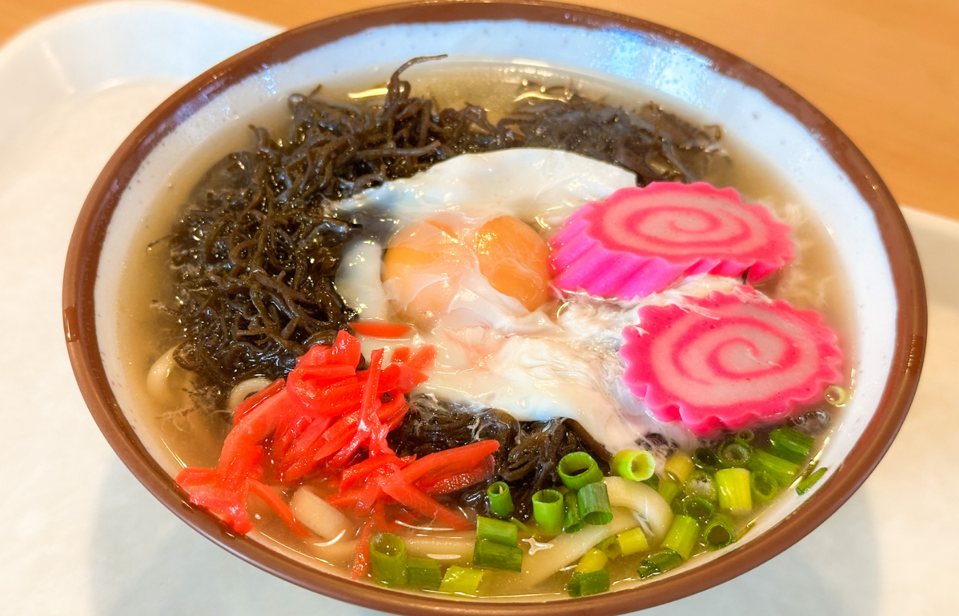 島の食堂でランチタイム