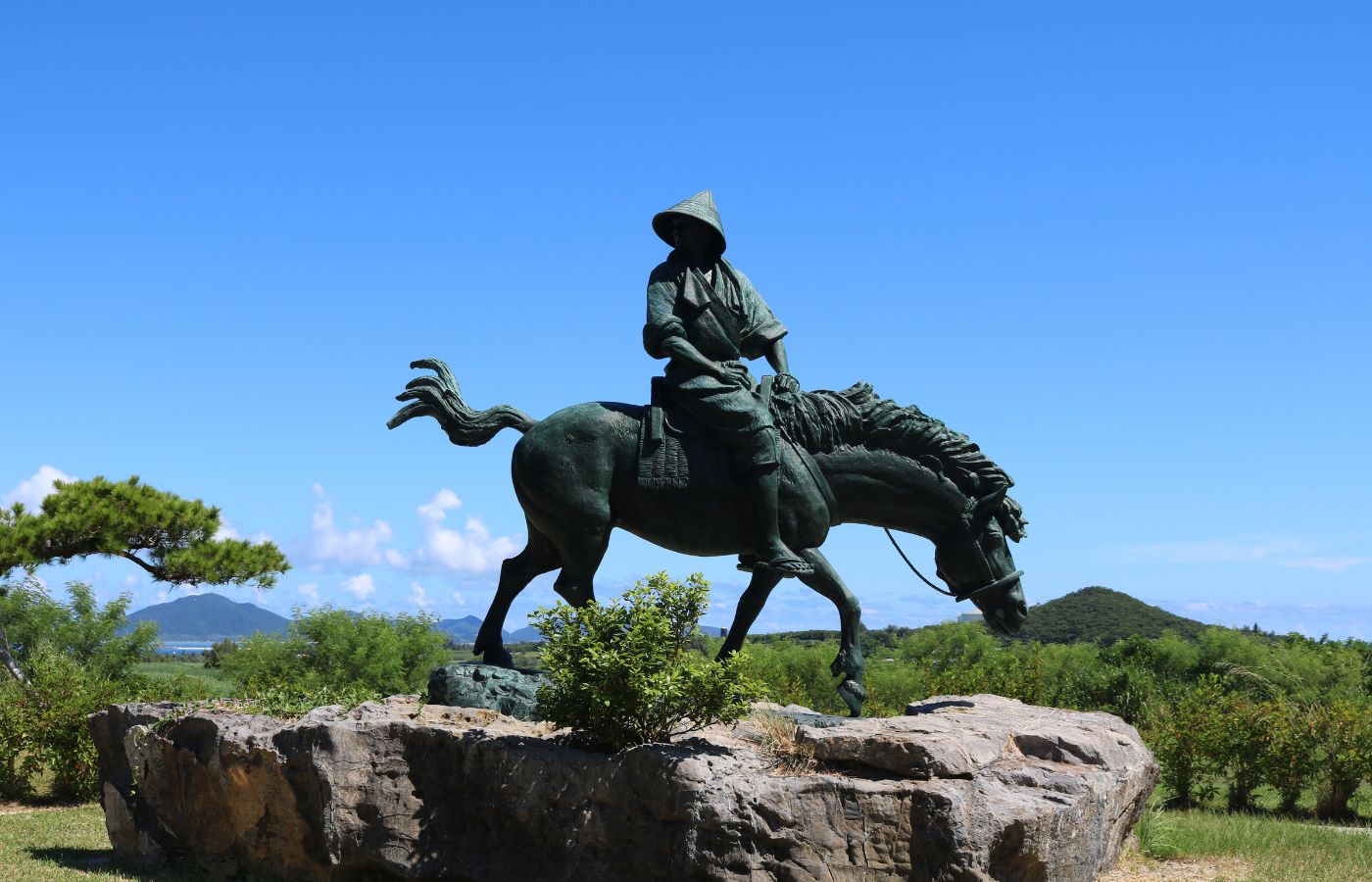 通水節公園「尚円王の騎馬像」